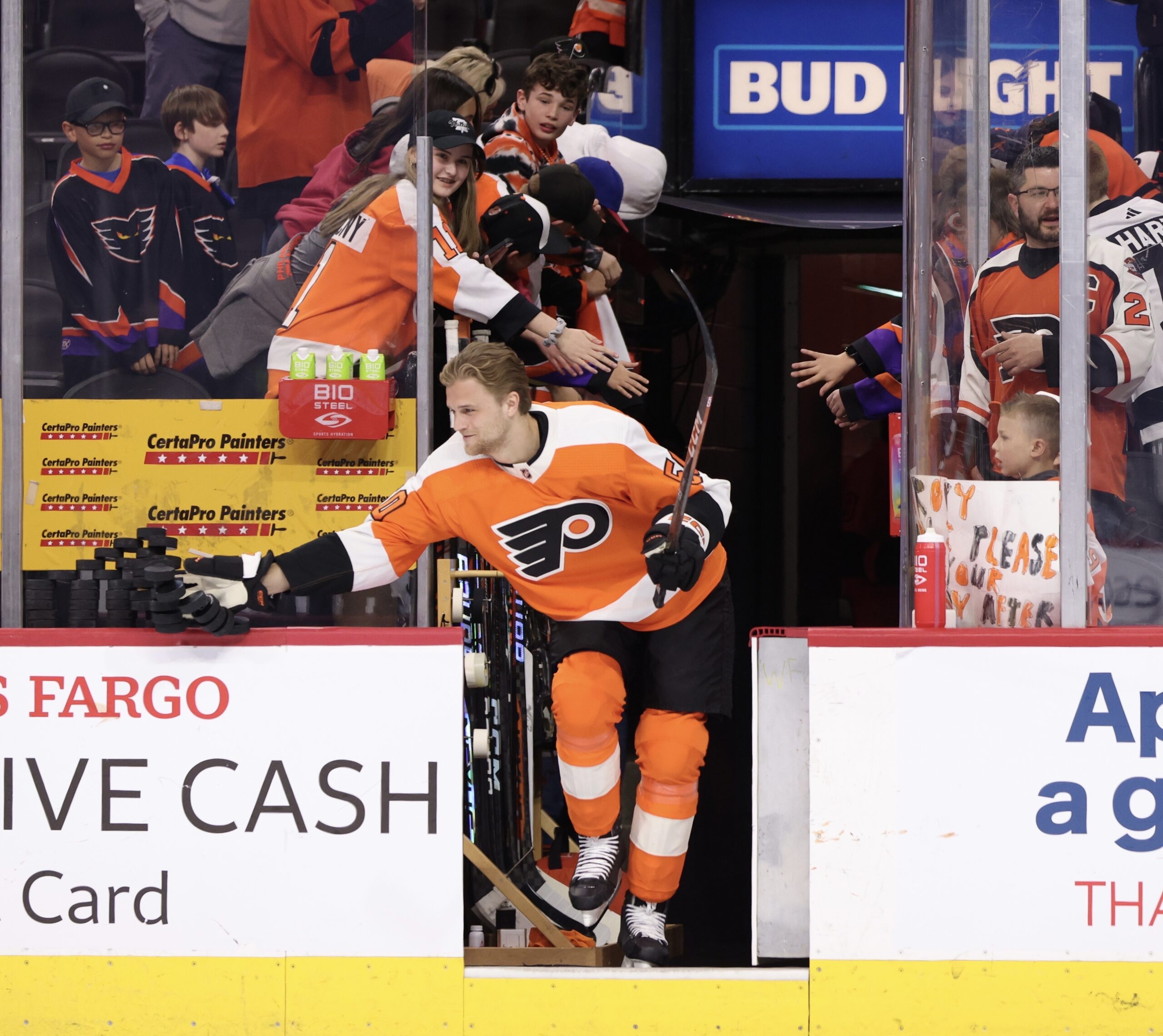 Ginning to make NHL debut, Flyers hand out awards as they host